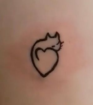 I have this “kitty love” tattoo on my left lower ribs area. This photo was straight after it was finished.