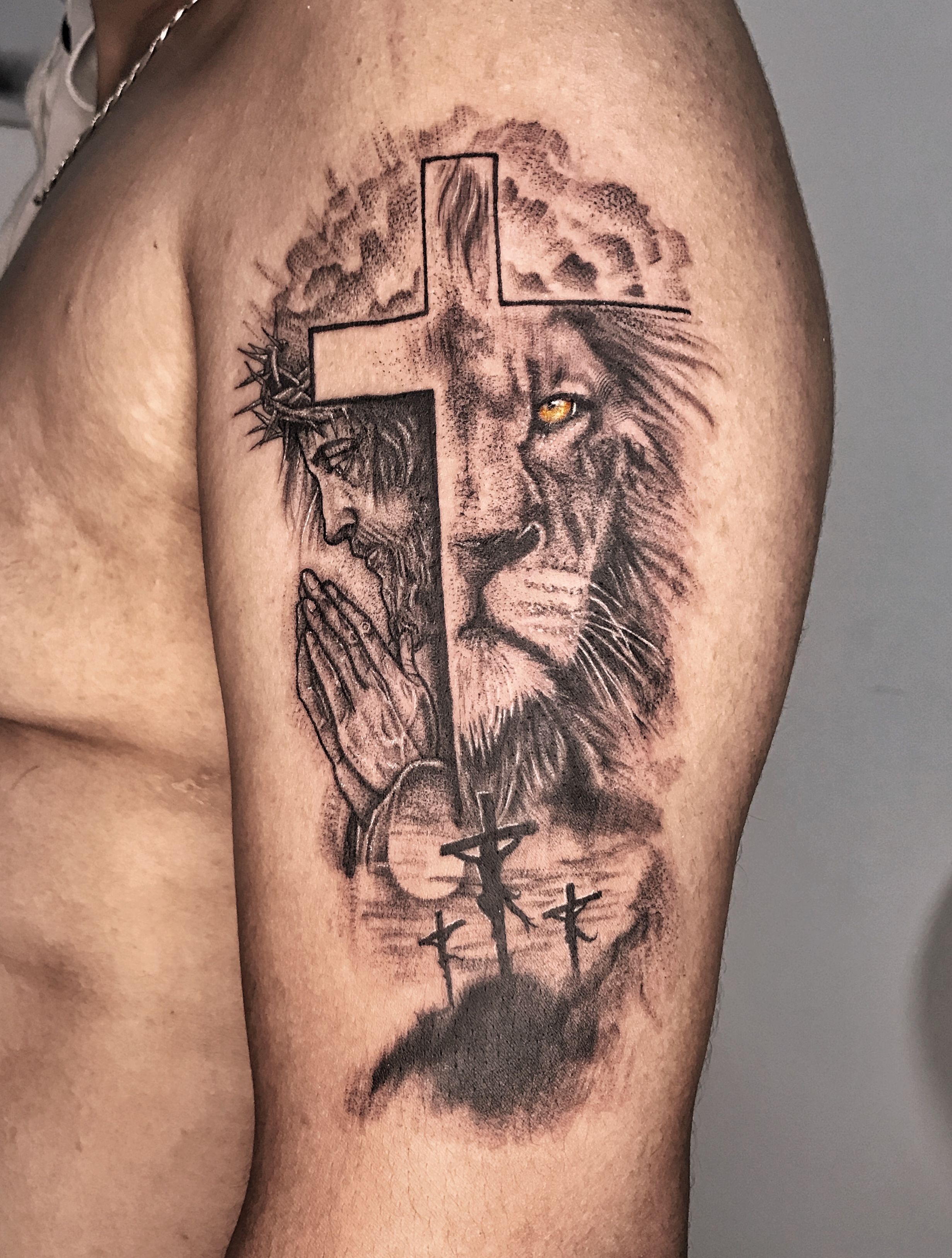 TATTOOSORG  Lion Flowers Tattoo done by Alex Scharow