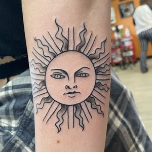 The sun from the sun tarot for the other sister tattoo! These were so fun! 