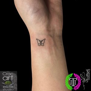 🦋 #tattoo #tinytattoo #smalltattoo #cutetattoo #fineline #finelinetattoo #linework #lineworktattoo #butterfly #butterflytattoo
