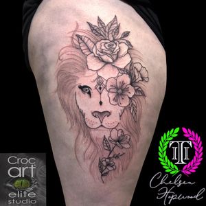 Lion piece. #liontattoo #tattoo #animaltattoo #thightattoo #tattoosforwomen #floraltattoo #flowertattoo #lionesstattoo