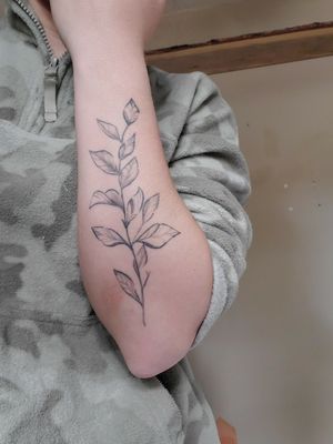 Modern floral branch tattoo #floral #olivebranch #tattoo #canada ##canadiantattoo 