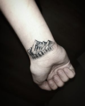 Dotwork Mountains #tattoo#dotworktattoo #smalltattoo #mountaintattoo #wristtattoo