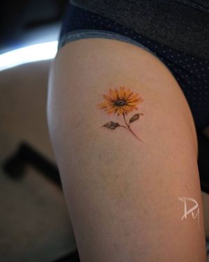 fineline-color-realistic-sunflower-tattoo#Fineline #Micro Realism