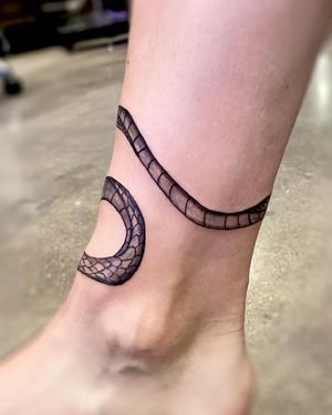 Freehand snake anklet. Done at Mohave Creative, Los Angeles 