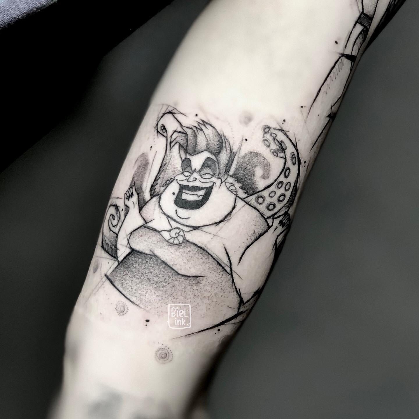 Black and White Beauty and the Beast Sleeve Tattoo Designs 20182019   Disney tatuering Tatuering Tatueringsidéer