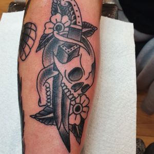 Traditional skull and dagger