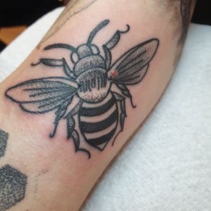Really loved doing this lil bee 🐝