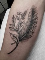 #feather #leaves #lines #blackink #blackwork #organic #botanical #faith #life #love #zinaink #cute #rotterdam #amsterdam #denhaag #lovely #amazing #tattoo #tattoolover #inked #tattooed 