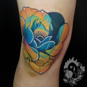 Super fun heart shaped peony done in one of the most painful places "THE KNEE" Two and a half hours of work