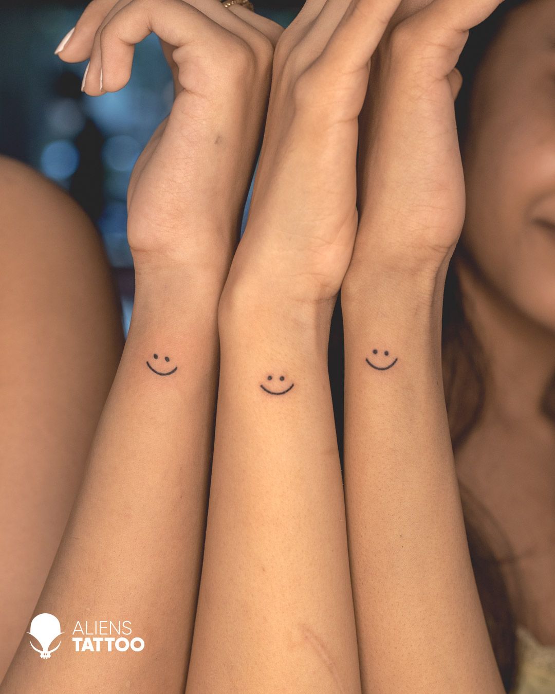 Simply Inked New Mini Alien Temporary Tattoo, Designer Tattoo for Girls  Boys Men Women waterproof Sticker Size: 2 X 2 inch 1pc. l Black l 2g :  Amazon.in: Beauty