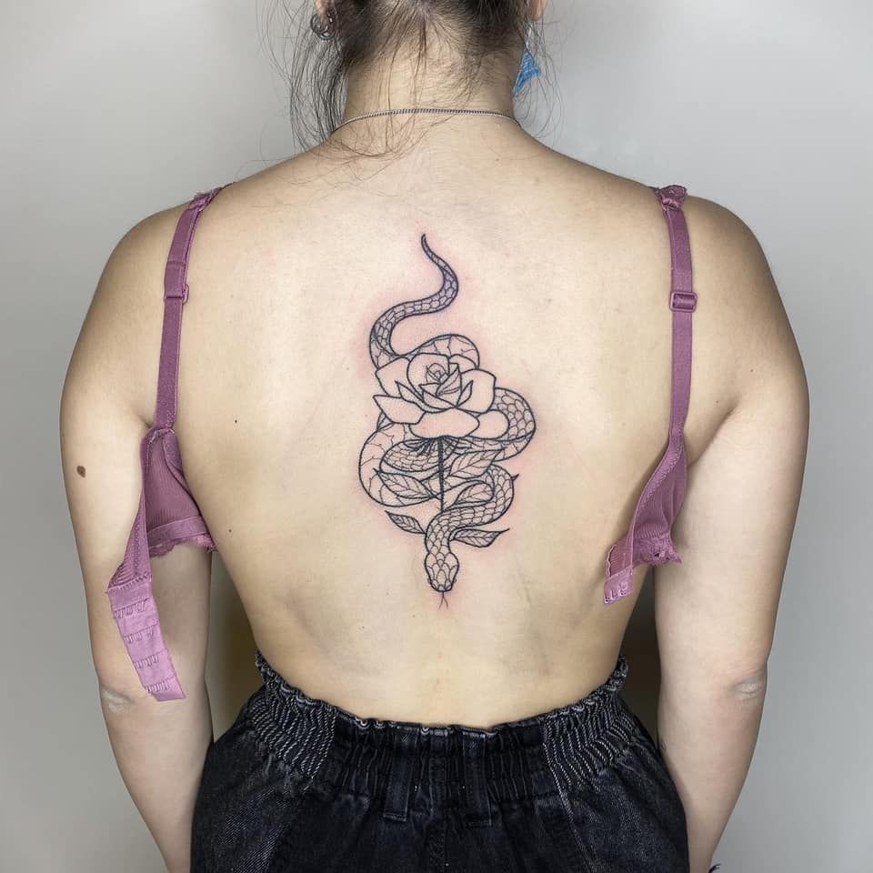 Skull & snakes spine tattoo – Weronika.inkss