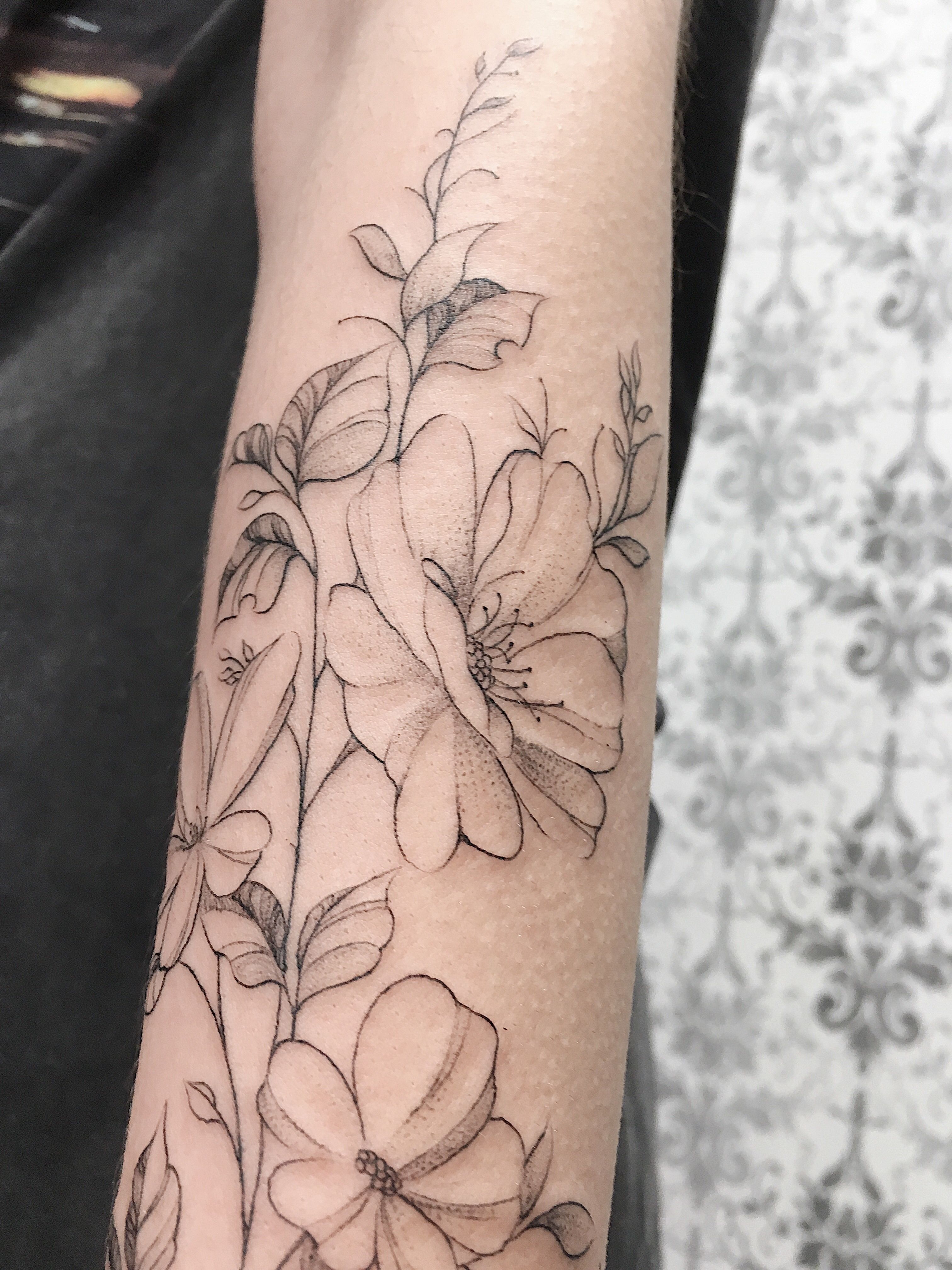 Finally got my Ellie Tattoo. Made it my own and added cherry blossoms, my  favorite flower. I'm over the moon with it. : r/thelastofus