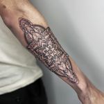 A mandala to fit the forearm 