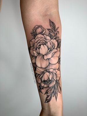 Flower design, delicate, perfect for a feminine tattoo 