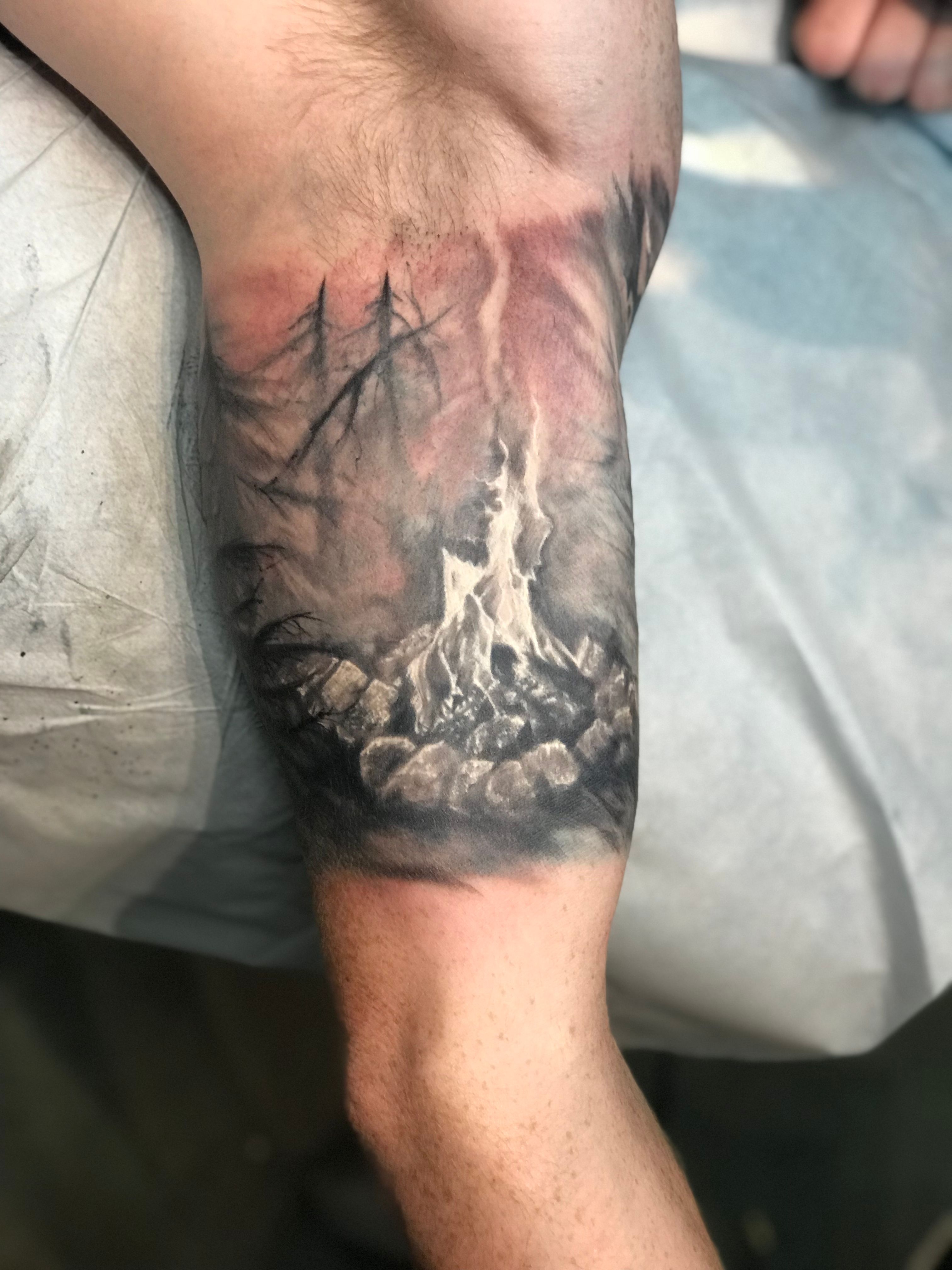Twitter 上的East Coast WorldwideLittle campfire tattoo done by Julian  httpstcoEgmS3nKN4P  Twitter