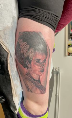Video of this pretty lady. Bride of Frankenstein 