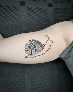 Black Mosaic Tattoo, snail