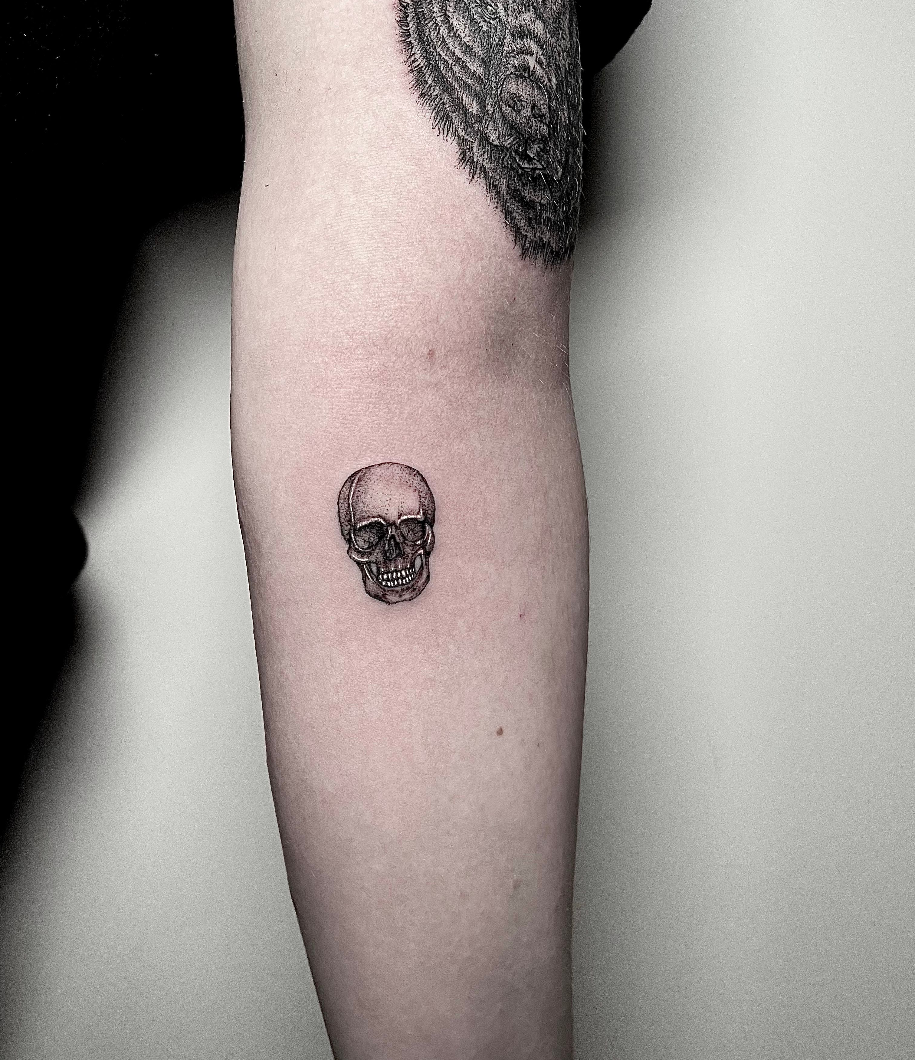 Glitch Skull Abstract Temporary Tattoo Sticker - OhMyTat