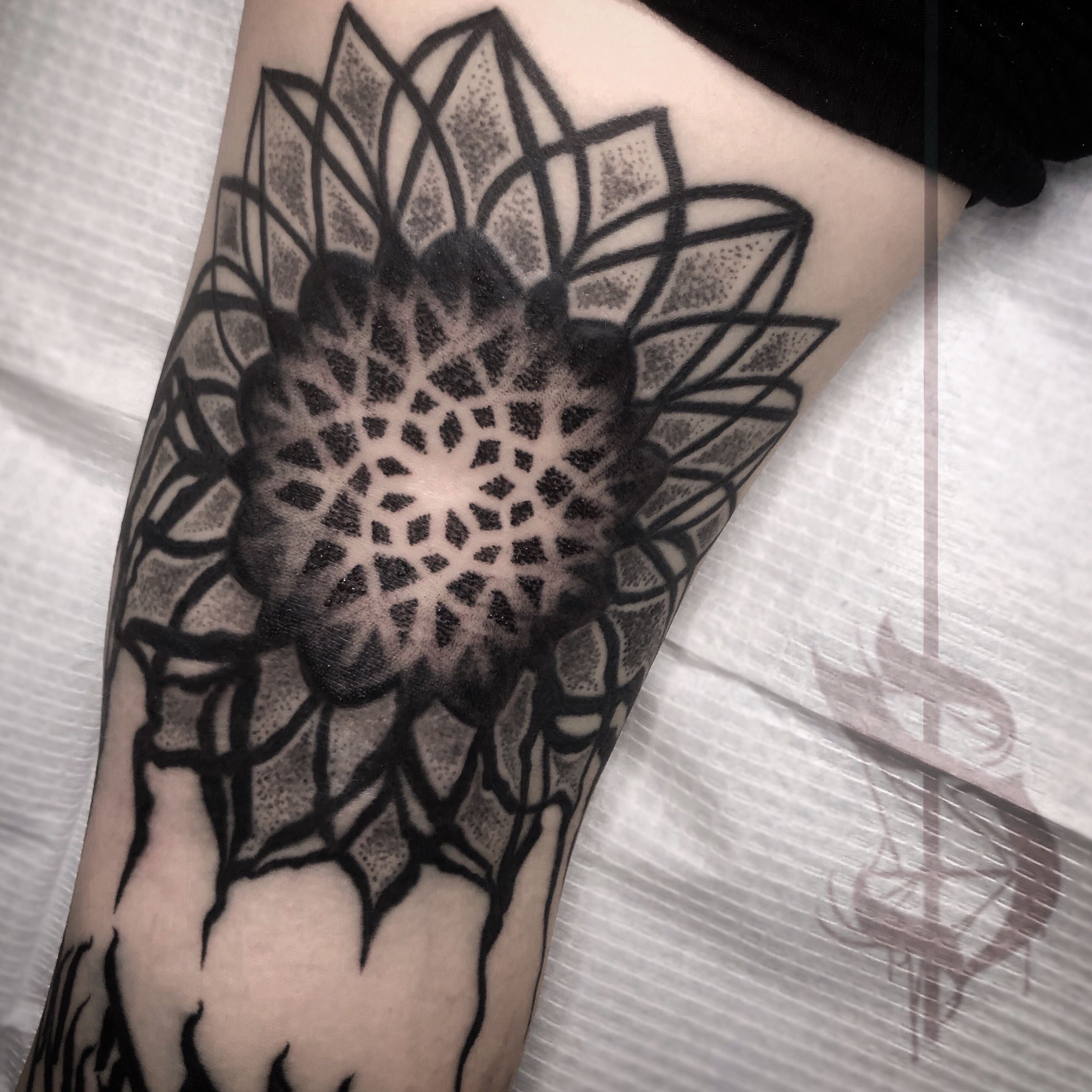 Tattoo uploaded by Sara Rose  Back of the knee geometric  Tattoodo