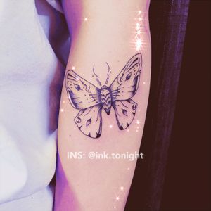 🦋 #forearm #tattooedgirls #butterfly