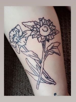 Round 1 of this flower piece, on my own leg
