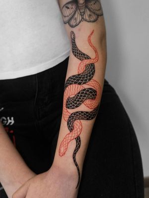 Red and black snake 🐍#snaketattoo