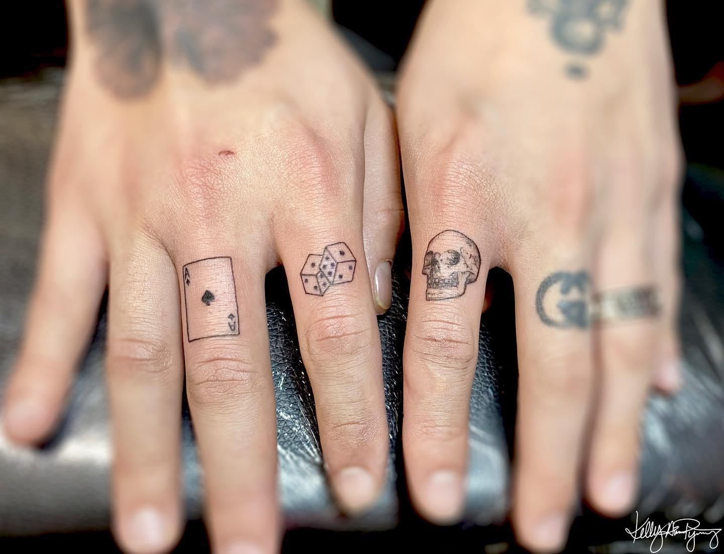 Skull finger tattoo ♥ | Skull finger tattoos, Tattoos for guys, Cool tattoos