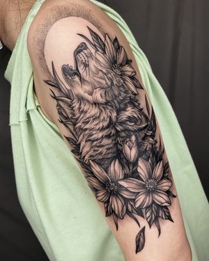 Wolf & flowers #tattoo #ink #blackwork #blackworktattoo #blackworkerssubmission #wolftattoo #howlingwolf #armtattoo #seoultattoo