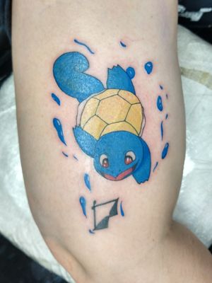 Squirtle. #ink #tattoo #cutetattoo #geek #geekbrasil #geekstyle #pokemon #squirtle #squirtletattoo #coloredtattoo 