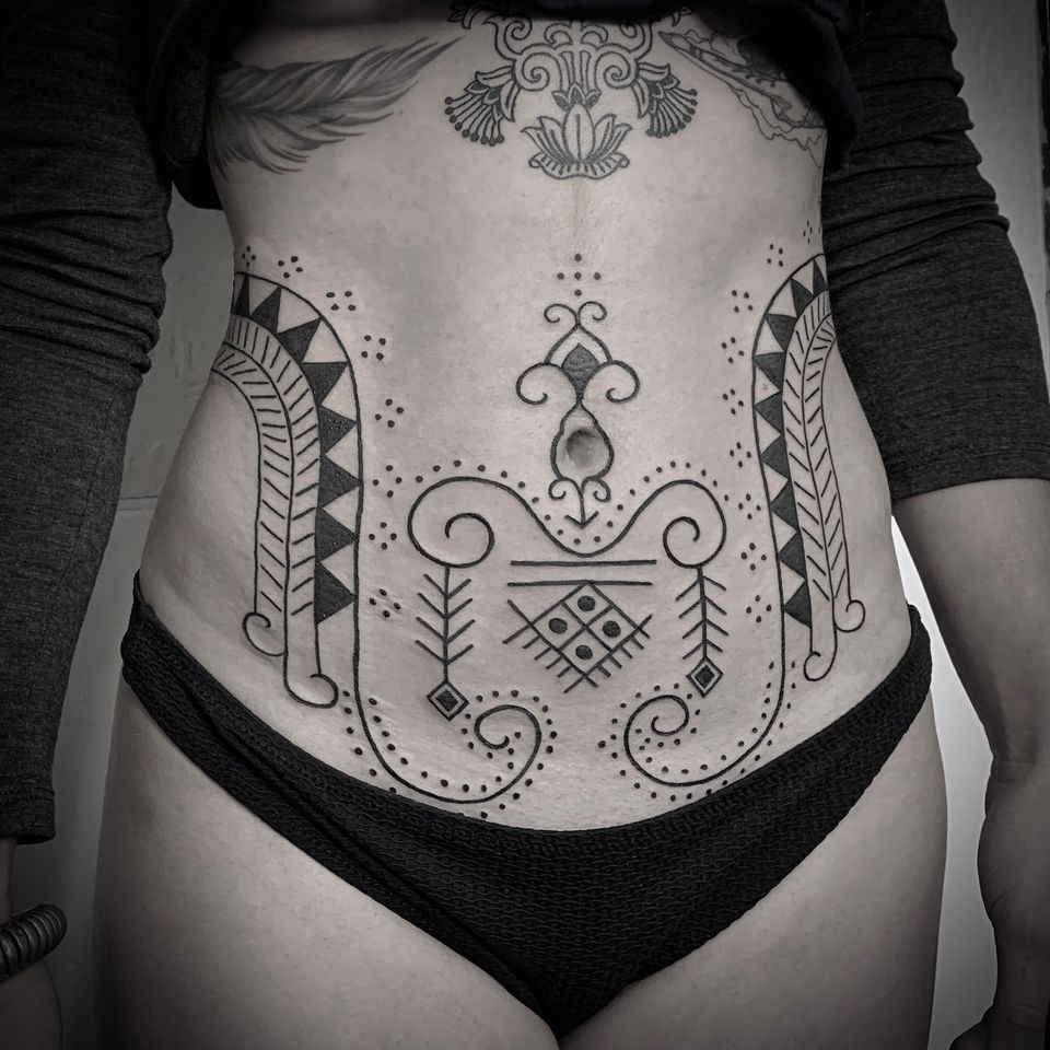 placement- hidden under bra/top  Mid back tattoos, Tattoos, Pattern tattoo