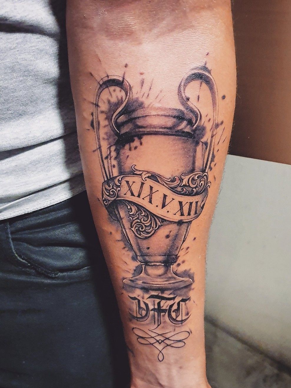 Tattoo uploaded by Tattoo grosse vilaine • Chelsea Fan tattoo  #footballtattoo #chelsea #chelseatattoo #chicanos #sleeve #splashtattoo •  Tattoodo