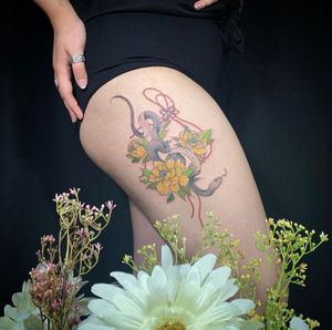 @yuzu_tattoos#yuzutattoo#yuzutattoos#snkatattoo#flowerstattoo#konttattoo#koreaknottattoo#colortattoo#유주타투#뱀타투#한국전통타투#한국전통매듭타투