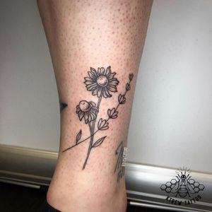Daisy Floral Sprig Blackwork Tattoo by Kirstie @ KTREW Tattoo - Birmingham, UK #sprig #floraltattoo #ankletattoo #daisy #birminghamuk #tattoo #blackwork 