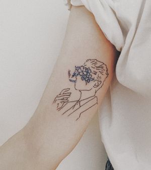#figuretattoo #figure #bluecolour #blueflowers #bluecigarette #minimalism #minimaltattoo #blackboldsociety #blxckink #oldlines #tattoosandflash #darkartists #topclasstattooing #inked #inkedgirl #inkedup #minimal 