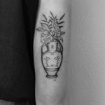⚜️ 🏺 ⚜️ ▪️ Little vase with some plants I did on the outside of an upper arm! ▪️ ▪️ ▪️ ▪️ ▪️ #smalltattoos #tattoo #finelinetattoo #tattoolover #tattooideas #tattoed #vegan #veganink #munichtattoo #tattooist #tattooart #dotwork #dot #dotworktattoo #darkwork #blackart #blackandwhite #tattooinspiration #inkedsociety