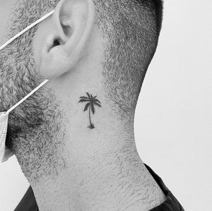 #palmtree #palmtreetattoo #minimalism #minimaltattoo #blackboldsociety #blxckink #oldlines #tattoosandflash #darkartists #topclasstattooing #inked #inkedguy #inkedup #minimal 