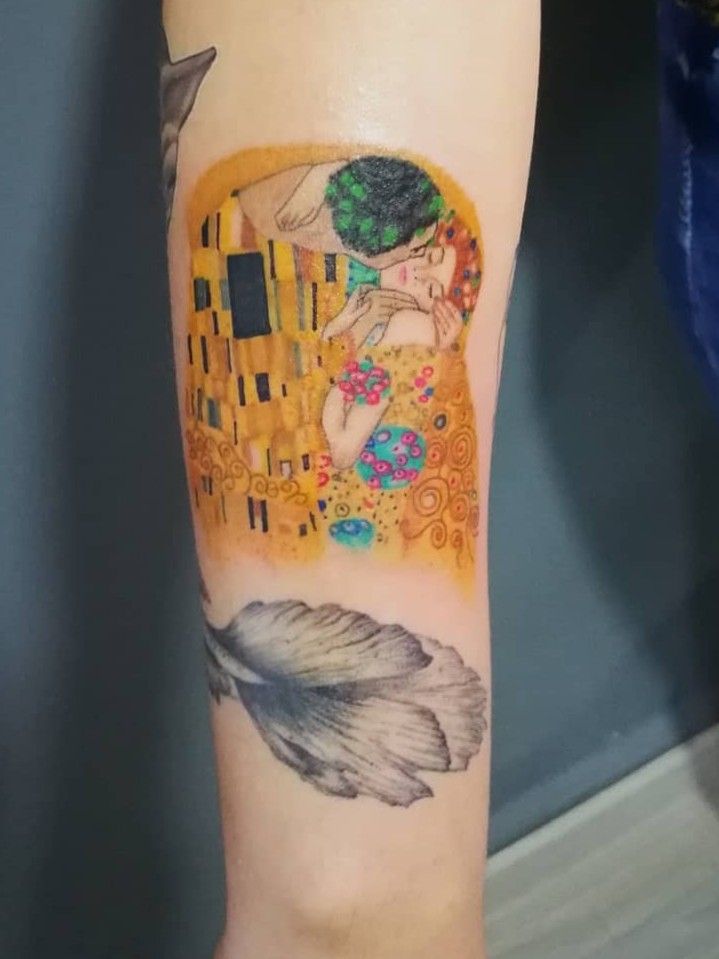 Tattoo uploaded by Hybrido Kymera • El beso de Gustav Klimt. Cotizaciones a mi whats 2223605806 y DM #elbeso #thekiss #gustavklimt #pintura #painting #colortattoo #smalltattoosforgirls #smalltattoos #tinytattoo #tatuajecolor #tattoo #tatuaje ...