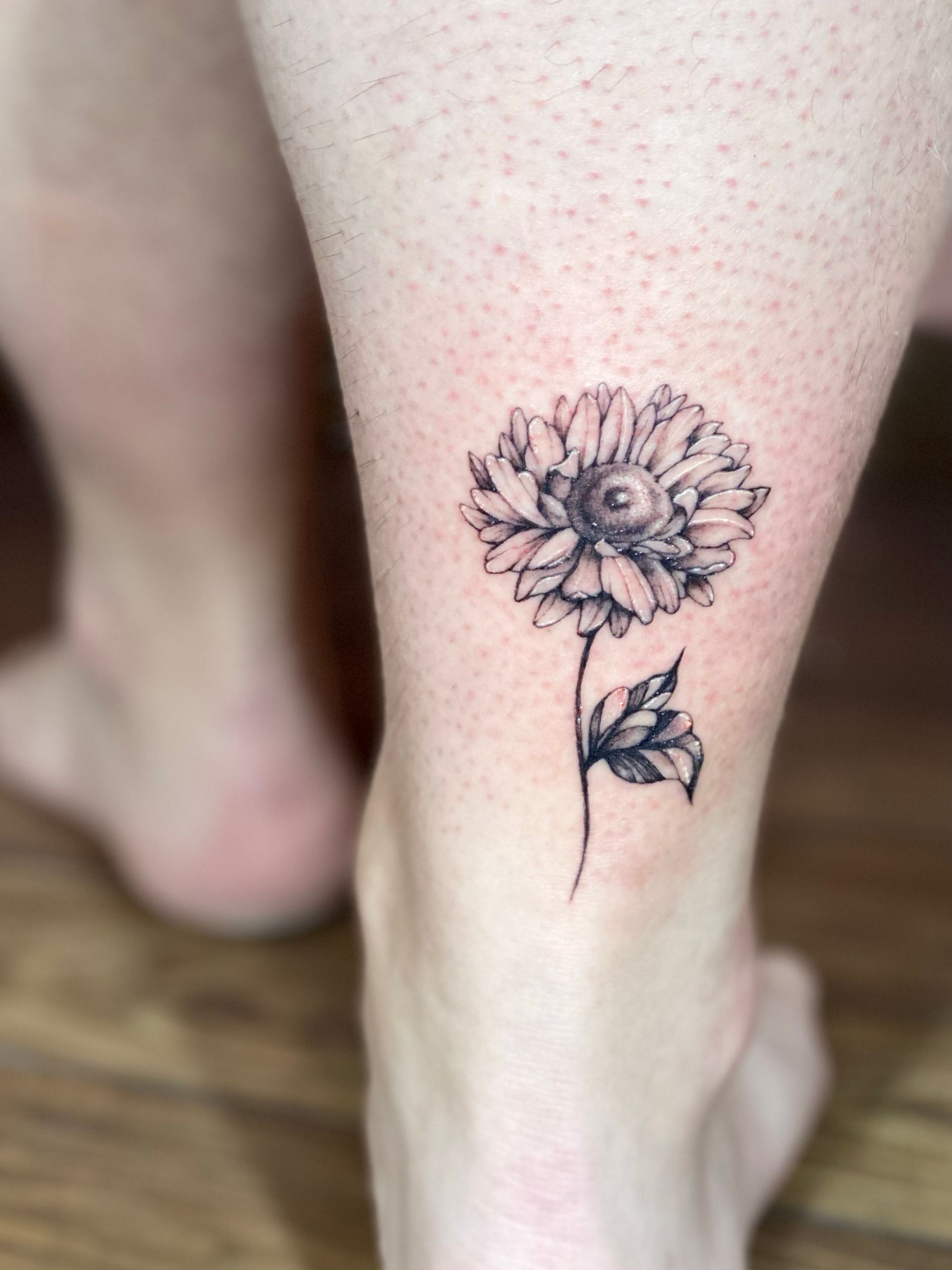 Some flowers (unfinished) and a rabbits foot! Stephen, apprentice at  Taunton Tattoo in Oshawa Canada. IG: stephenjpolito going to do colour on  the flowers next month! : r/TattooApprentice
