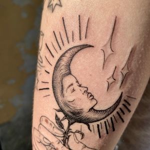 The tarot “The moon” 🌜Drawn by me For @silkyandvelvet ⛱ @propaganda_tattoo_temple Butter, green soap, cream after care by @traditionaltattoosupply ( #gifted ) And @fortetattootech ♻️#ecofriendly #tattooed #ink #tattooartist #sostenibilità #inked #queertattooartist #queerart #art #tarot #tarotcards #tarottattoo #drawing #draw #sketch #blkttt #blk #tattoos #propaganda