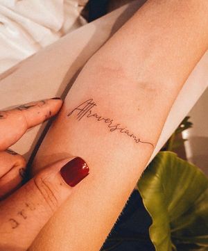 Hiiii! I’m looking for someone to do this “Attraversiamo” tattoo on the inside of my forearm. I’m looking to get it exactly like it’s shown in the photo - thin lines & similar font. Let me know if you’re interested!! :) 
