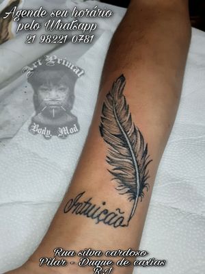 Tattoo pena com escrita Tatuador carioca𝕾𝖒𝖎𝖑𝖊 𝕭𝖗𝖚𝖏𝖔 𝕹𝖔𝖙𝖚𝖗𝖓𝖔Modificador corporalVenha e agende sua consulta pelo Whatsapp https://wa.me/5521982210781Body modBodymodification 