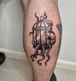 octopus in a cage