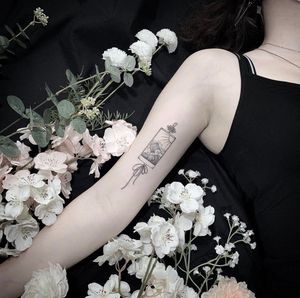 Insta : @yuzu_tattoos #norigaetattoo#konttattoo#koreaknottattoo#wavetattoo#파도타투#유주타투#노리개타투#매듭타투#한국전통타투#yuzutattoo#yuzutattoos