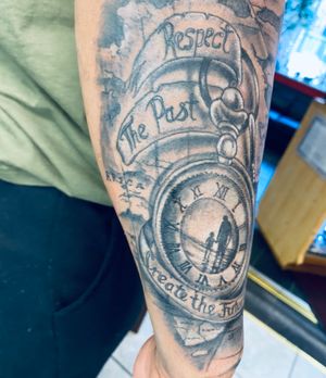 Clock and words ongoing sleeve 