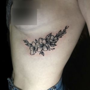 Delicate flowers on the ribs