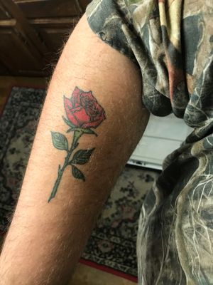 Rose with stem done by Fana at Mystic Addiction tattoo in NOTO (Topeka, KS)