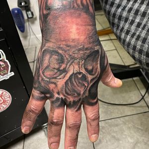 Scull on hand 