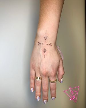 Hand-poked decorative wrist tattoo by Pokeyhontas @ KTREW Tattoo - Birmingham, UK #wristtattoo #handpoked #handpoke #birminghamuk #stars 