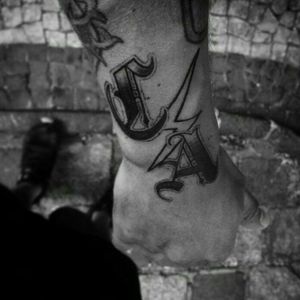 •C⚡️A• #letteringtattoo #caligrafiatattoo #caligrafia #calligraphytattoo #letters #ink #ta2 #calligraphy #inktattoo #lettering #letteringforlife #arttattoo #tattooja #customlettering #kaligrafia #inked #lettersbrasil #tatuagem #tatuagemcaligrafia #tatuaje